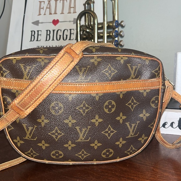 Louis Vuitton Jeune Fille Monogram Coated Canvas Leather Crossbody bag - Picture 9 of 15